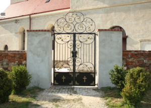 bramka furtka wejściowa kościół